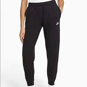 Nike black sportswear essential fleece pants